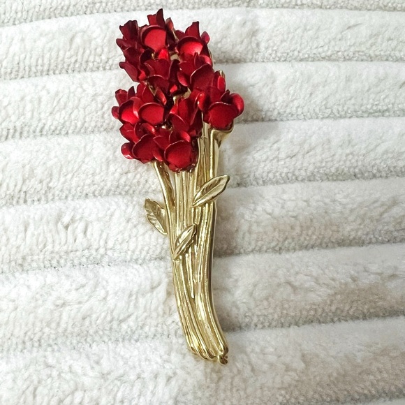 Danbury Mint Red and Gold Floral brooch - Picture 3 of 4